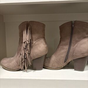 Women’s Fringe Ankle Boots - Suede Block Heel